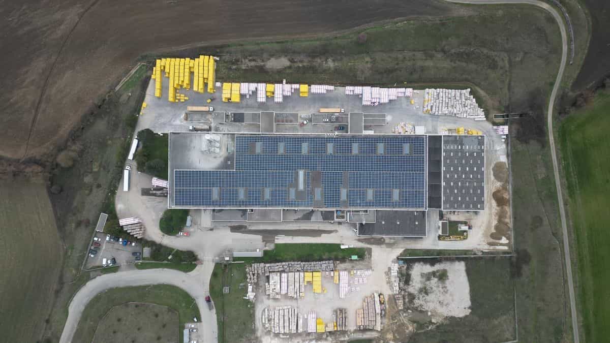 Fotovoltaico-su-tetto-in-guaina-1